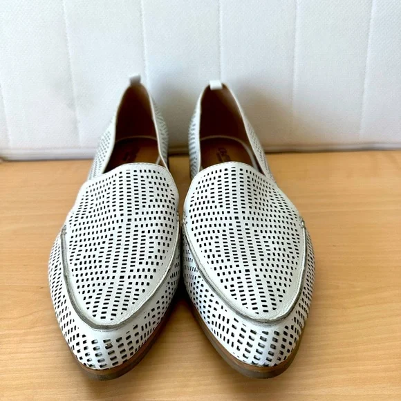 β¨πHPβ¨π. NWOT! Crown Vintage Venetia White Leather Perforated Loafer - Picture 2 of 8